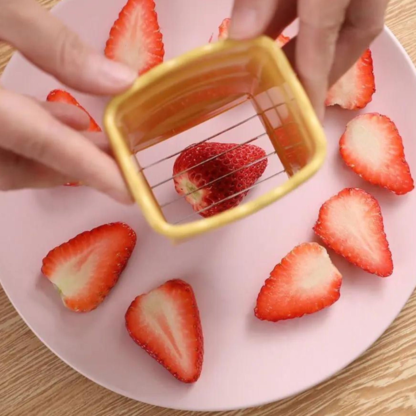 QuickSlicer: Multifunctional fruit and vegetable cutter
